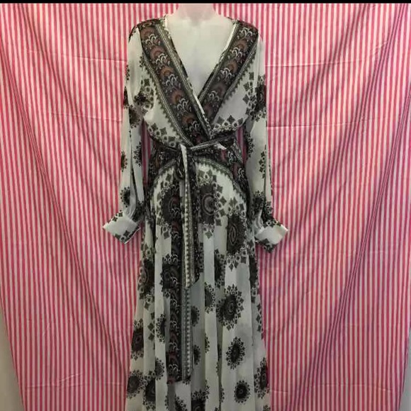 Maxi - Picture 2 of 3